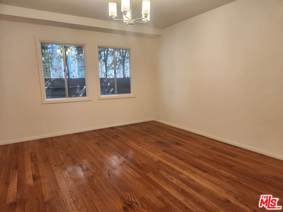 1234 1/2 Gordon Street Property Photo 3