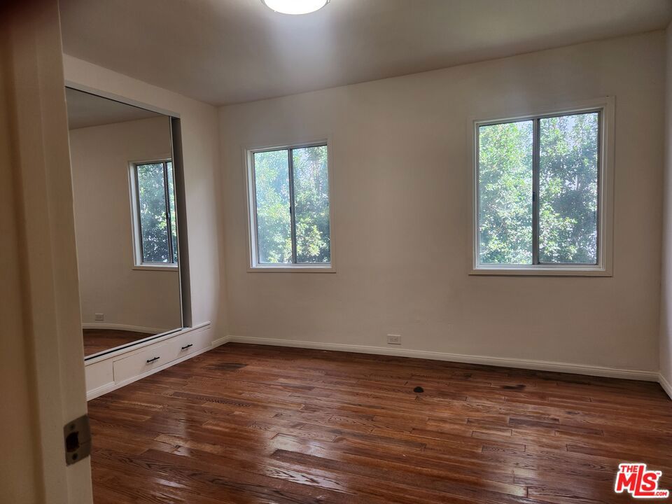 1234 1/2 Gordon Street Property Photo 6