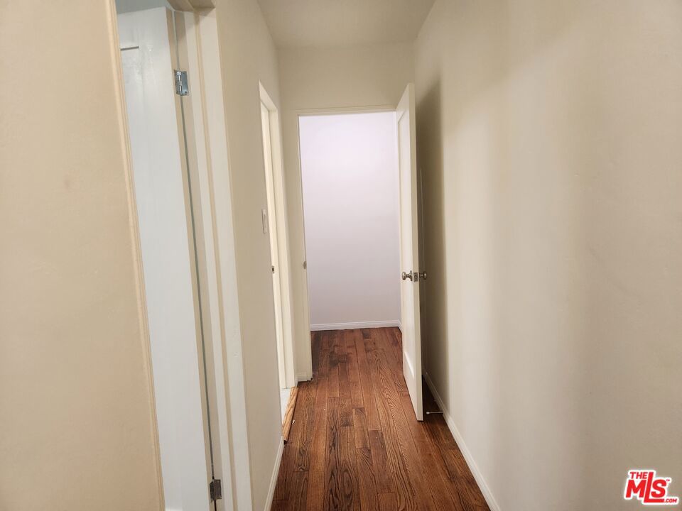 1234 1/2 Gordon Street Property Photo 8