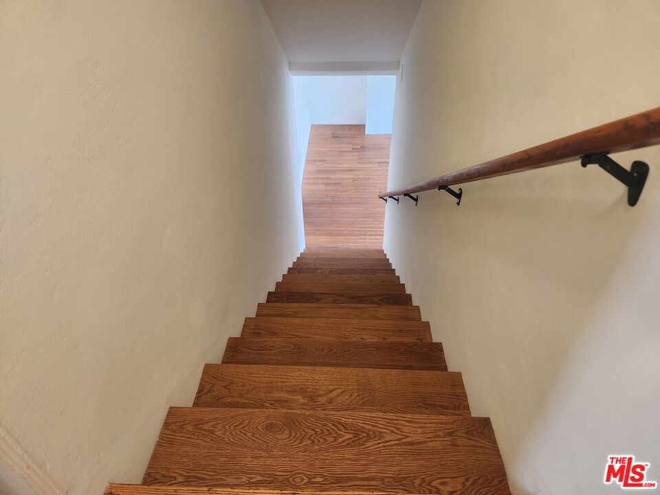 1234 1/2 Gordon Street Property Photo 9