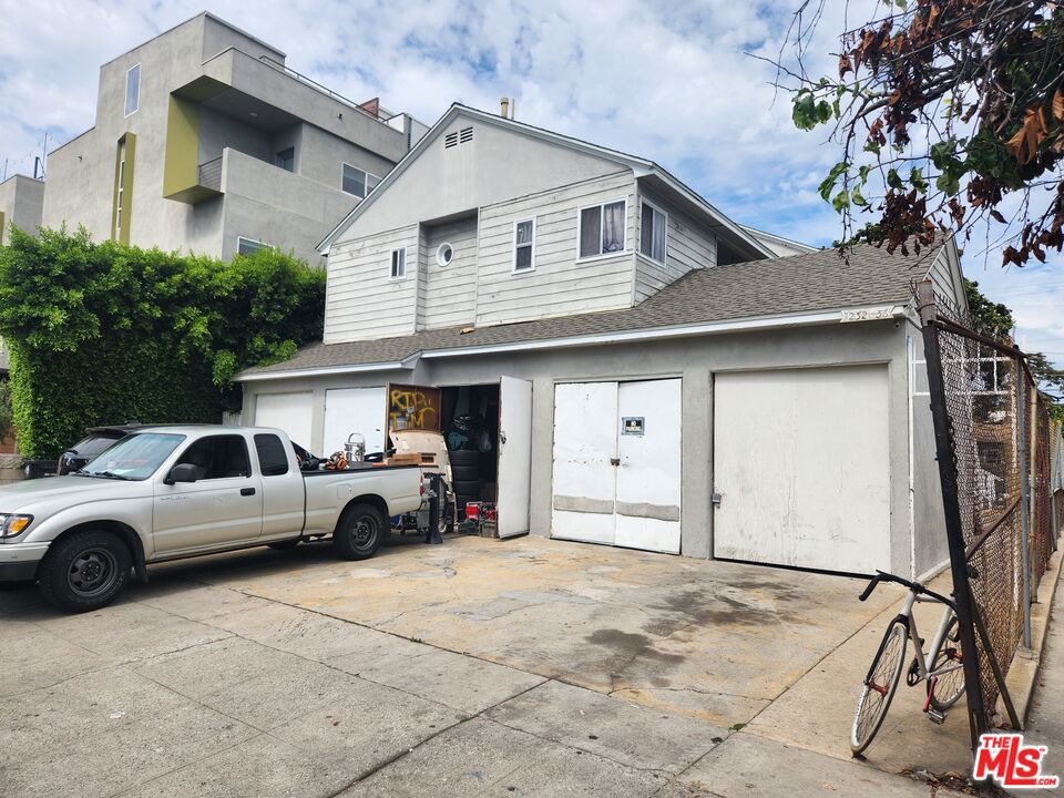 1234 1/2 Gordon Street Property Photo 10