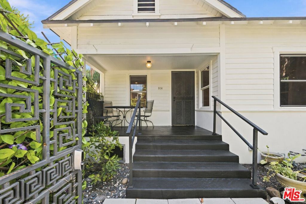322 Huntley Drive Property Photo 2