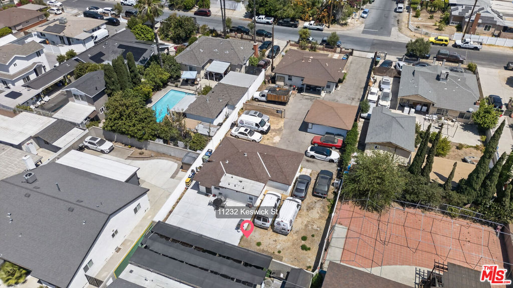 11232 Keswick Street Property Photo 4