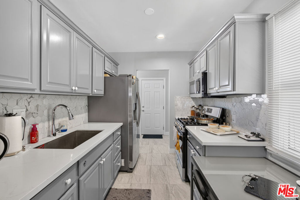 11232 Keswick Street Property Photo 13