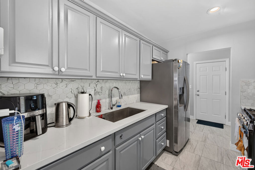 11232 Keswick Street Property Photo 14
