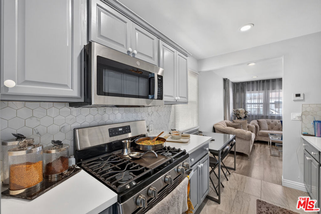 11232 Keswick Street Property Photo 15