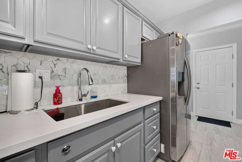 11232 Keswick Street Property Photo 17