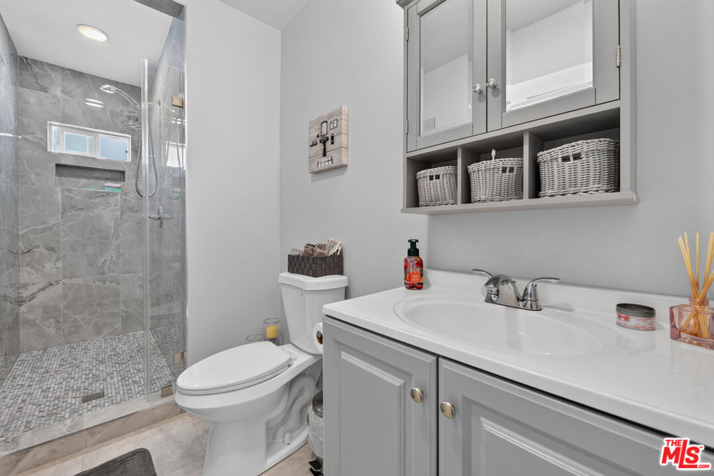 11232 Keswick Street Property Photo 21
