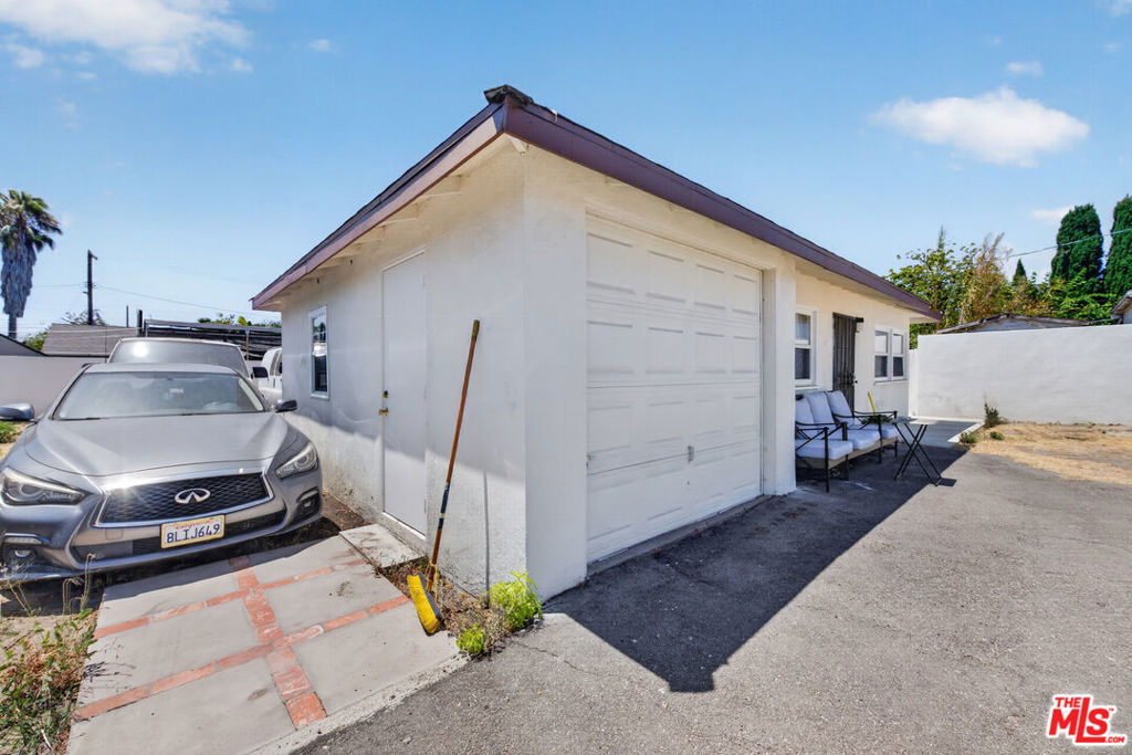 11232 Keswick Street Property Photo 24