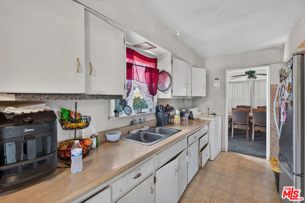 11232 Keswick Street Property Photo 40