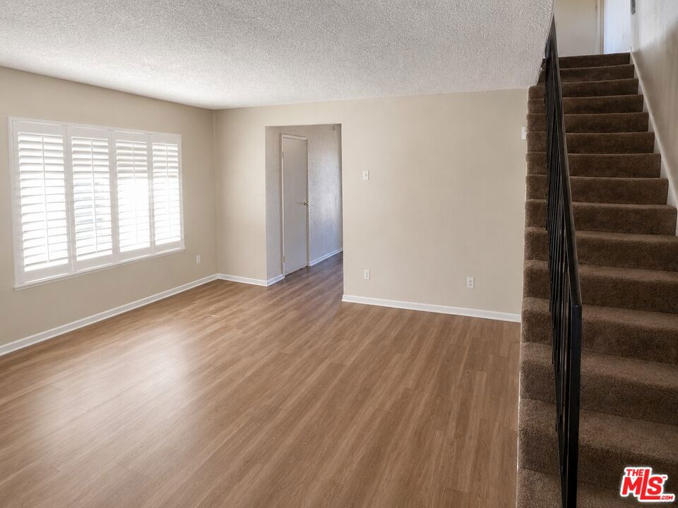 1255 E 90th Street Property Photo 4