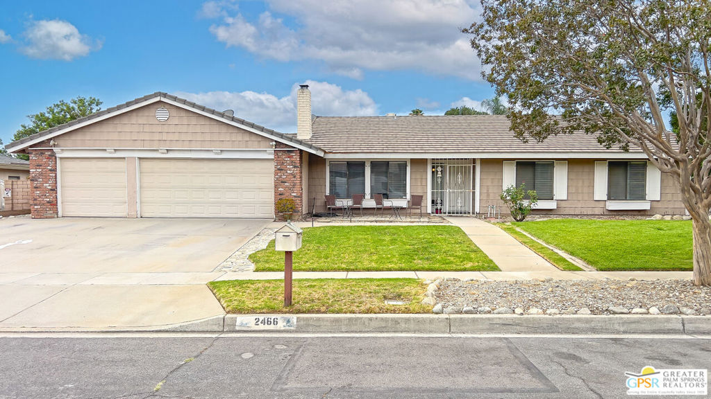 2466 N Orange Avenue Property Photo 1