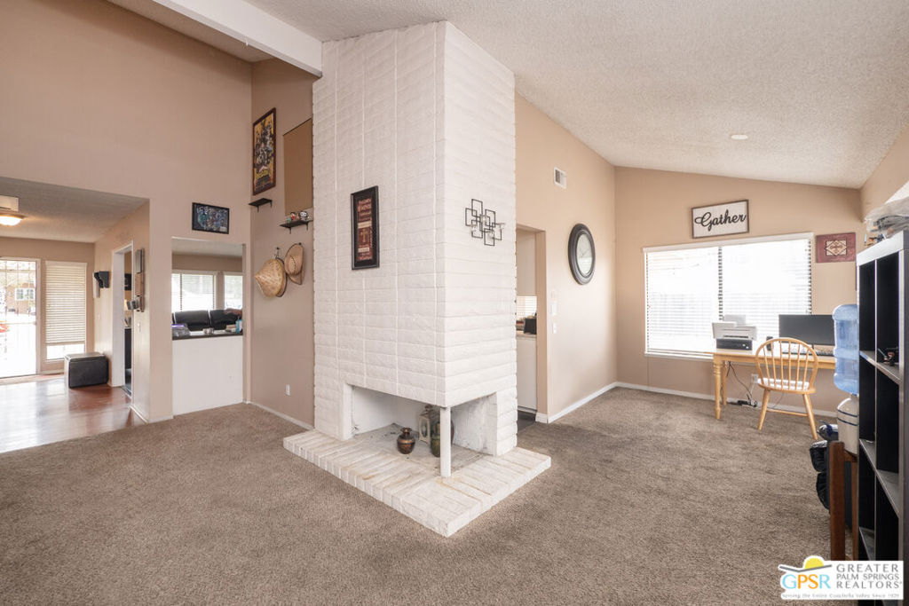 2466 N Orange Avenue Property Photo 6