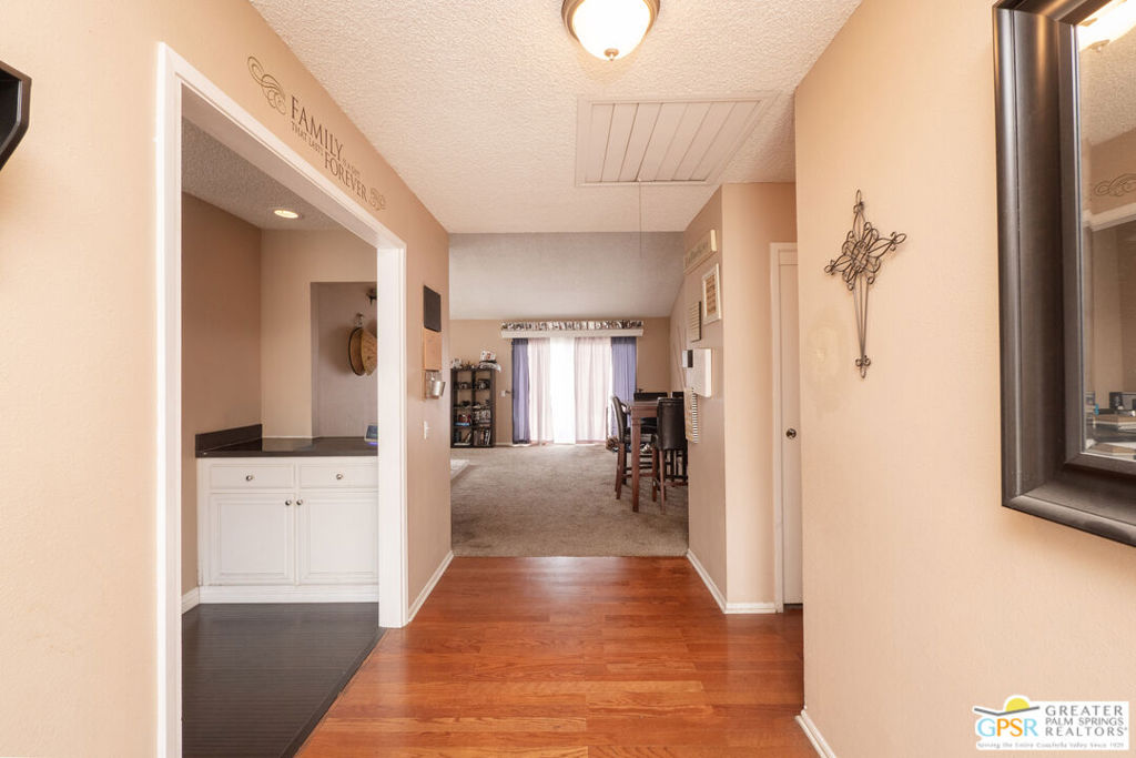 2466 N Orange Avenue Property Photo 10