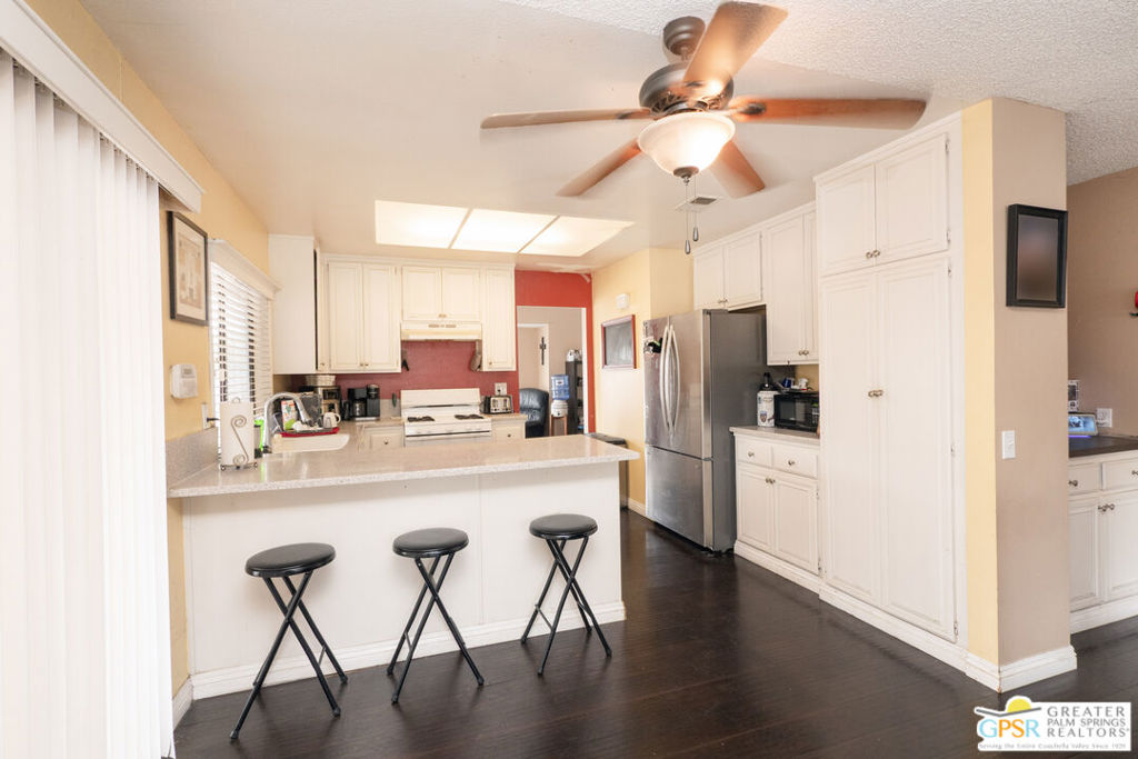 2466 N Orange Avenue Property Photo 11