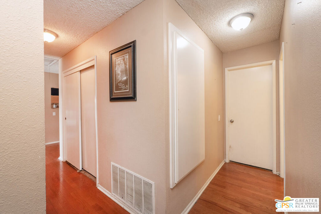 2466 N Orange Avenue Property Photo 19