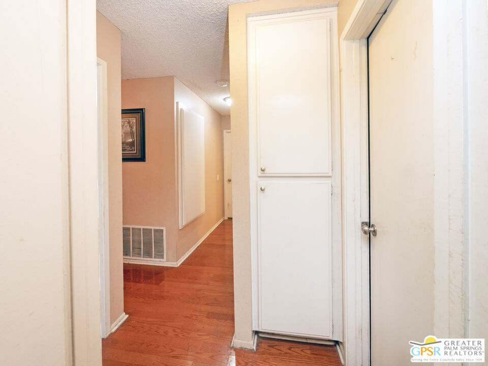 2466 N Orange Avenue Property Photo 20