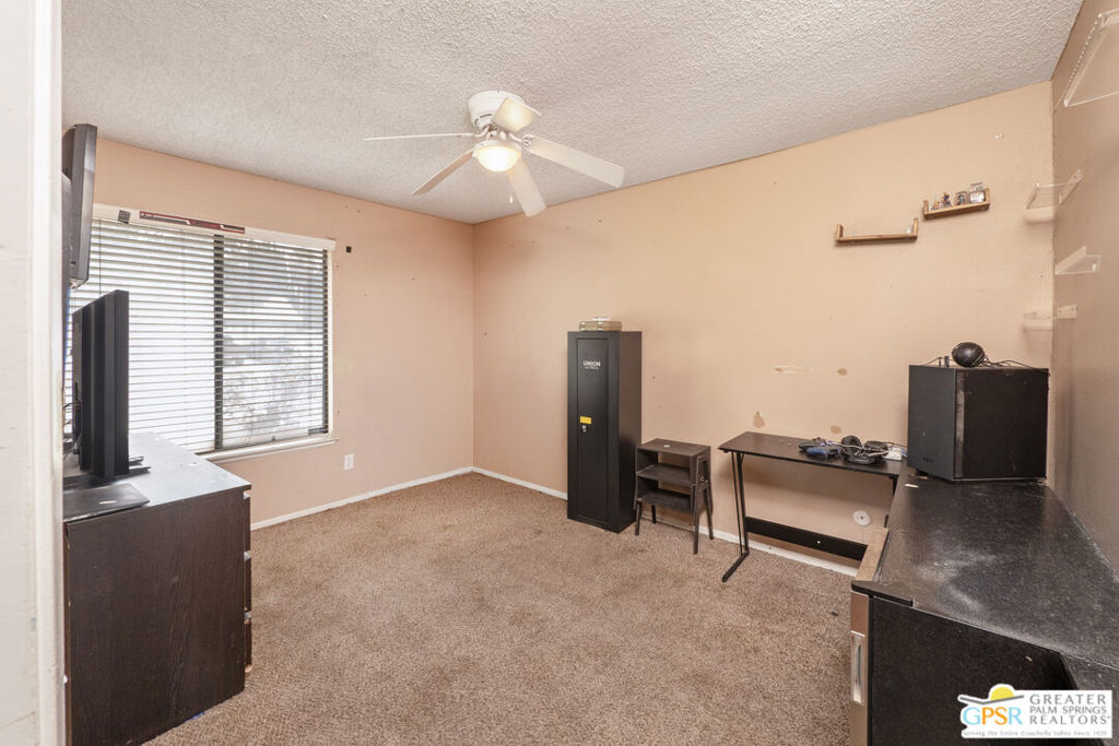 2466 N Orange Avenue Property Photo 23