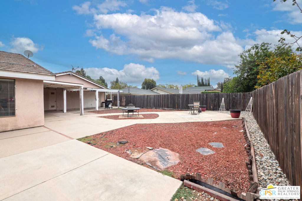 2466 N Orange Avenue Property Photo 35