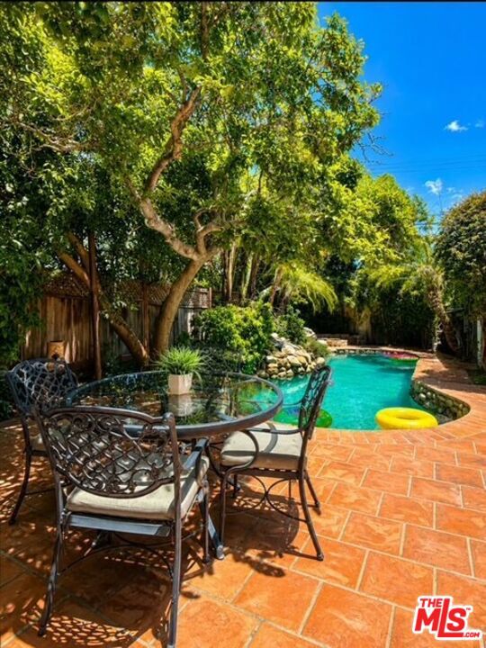 12318 Dorothy Street Property Photo 3
