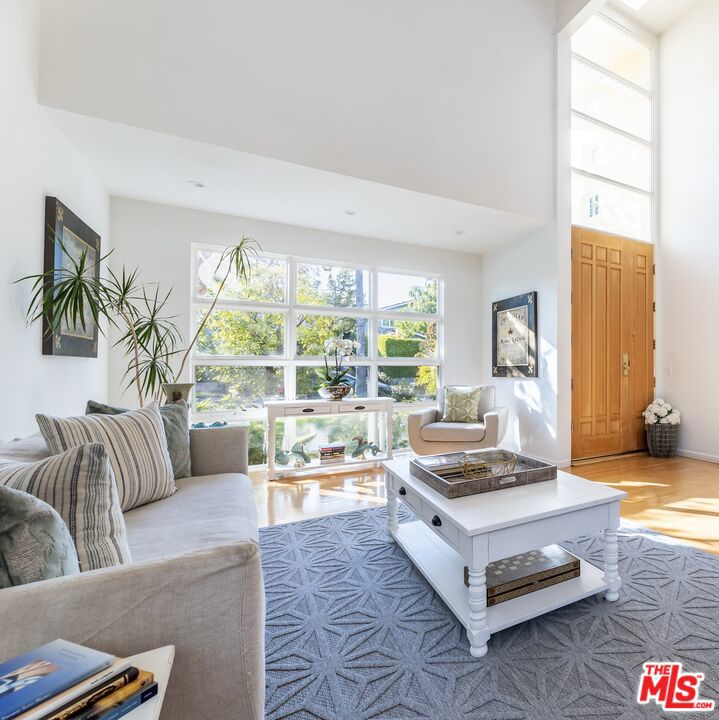 12318 Dorothy Street Property Photo 4