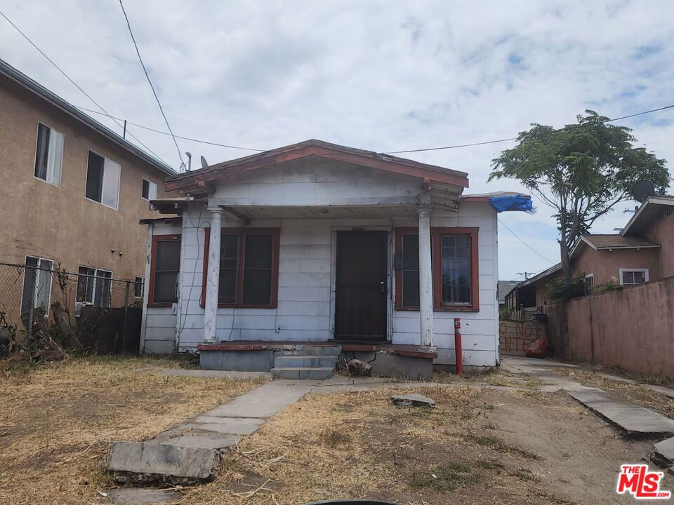 7004 S San Pedro Street Property Photo 2