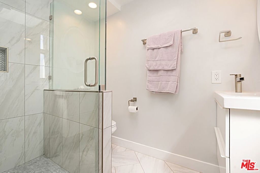 9023 Phyllis Avenue Property Photo 32