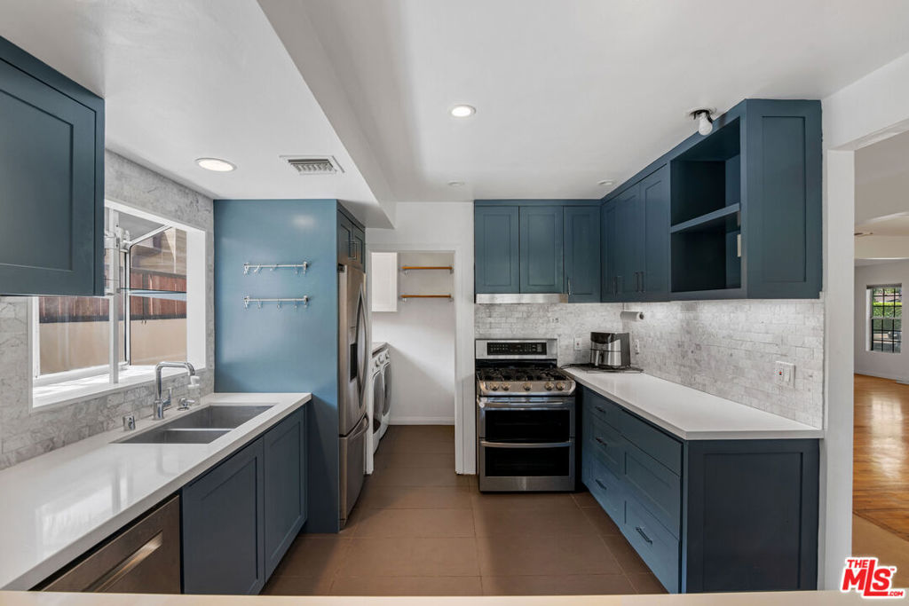 2848 Westwood Boulevard Property Photo 4