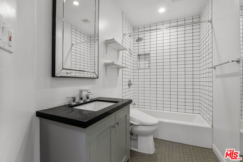 2848 Westwood Boulevard Property Photo 12