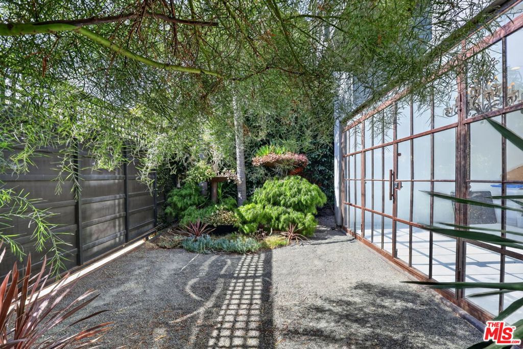 2425 Clement Avenue Property Photo 19