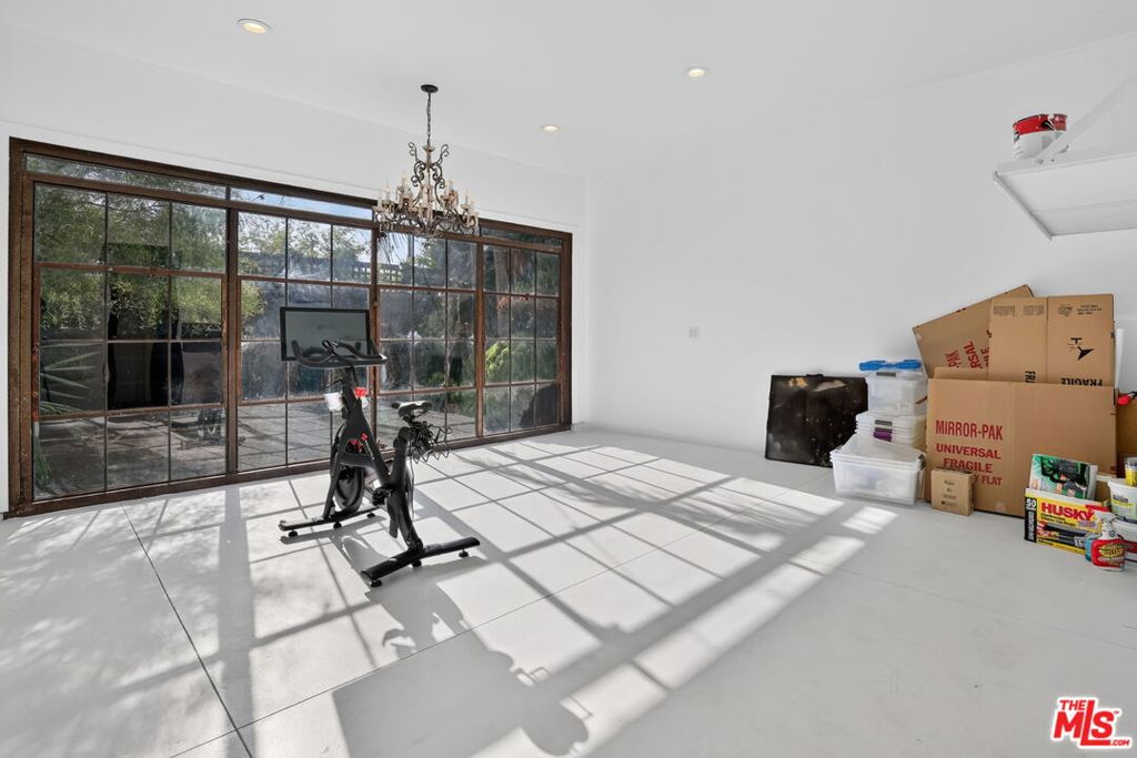 2425 Clement Avenue Property Photo 20