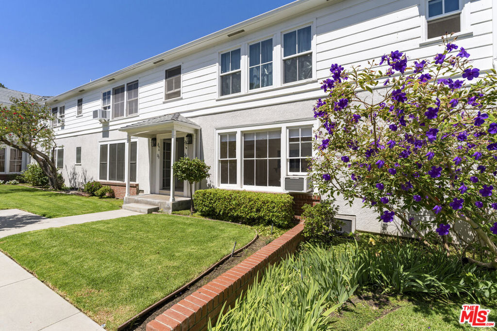 15222 1/2 Dickens Street Property Photo 6