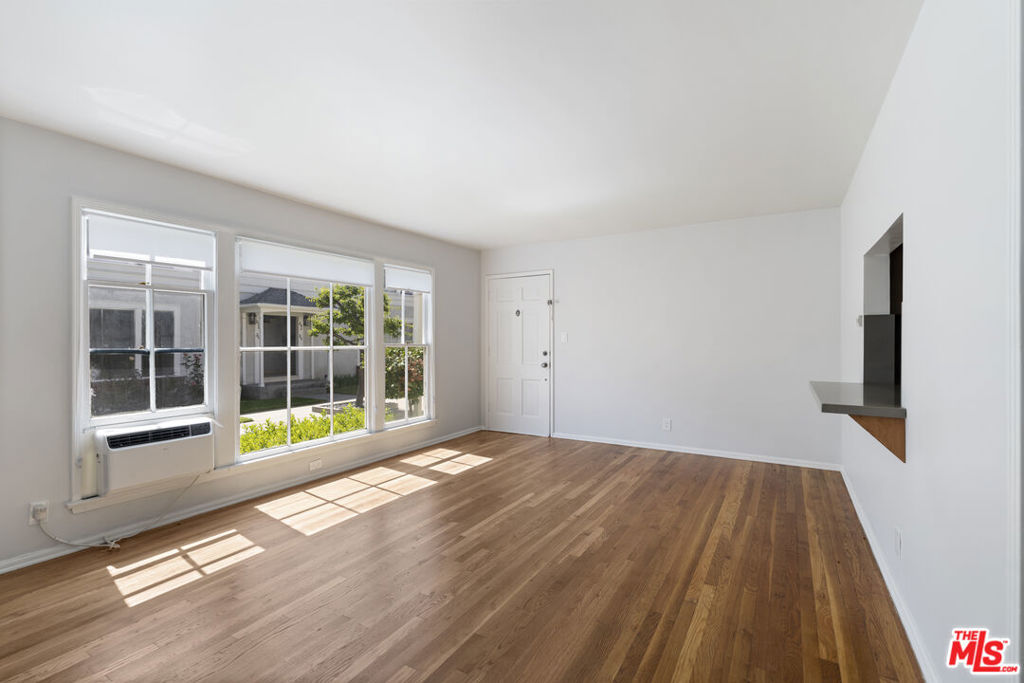 15222 1/2 Dickens Street Property Photo 10