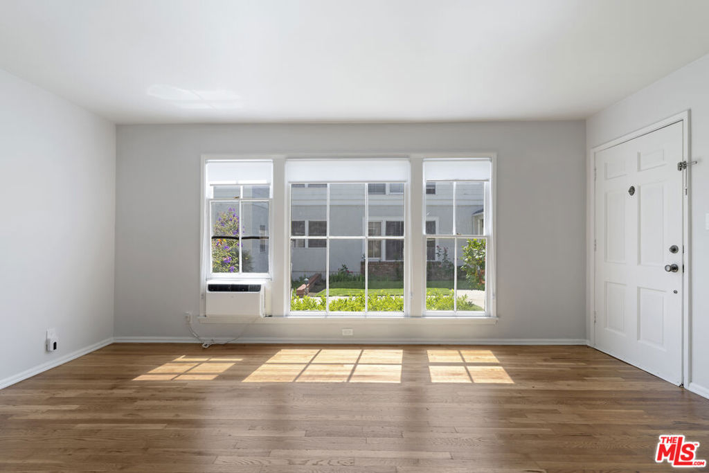 15222 1/2 Dickens Street Property Photo 11