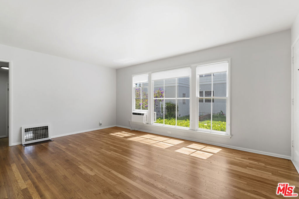 15222 1/2 Dickens Street Property Photo 12
