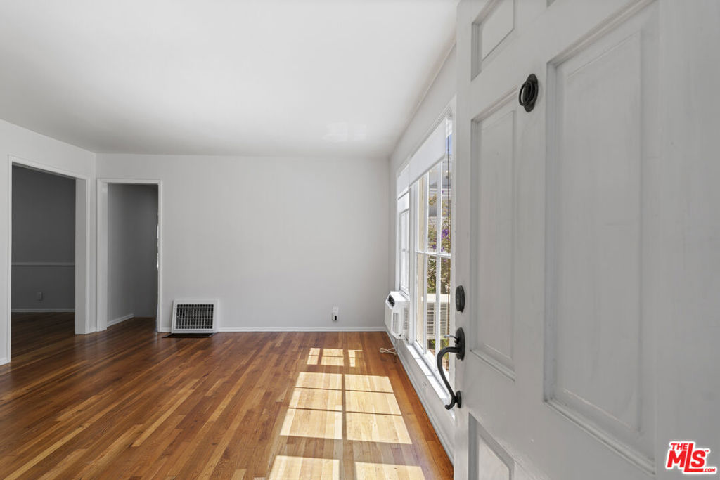 15222 1/2 Dickens Street Property Photo 13