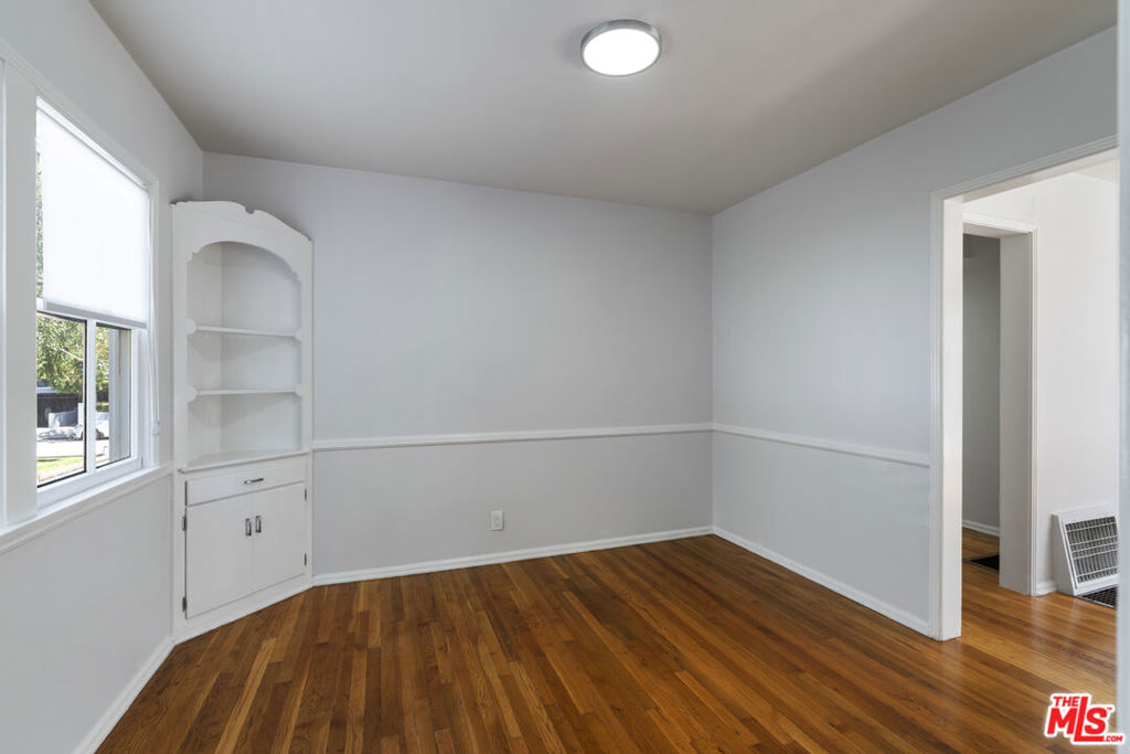 15222 1/2 Dickens Street Property Photo 17