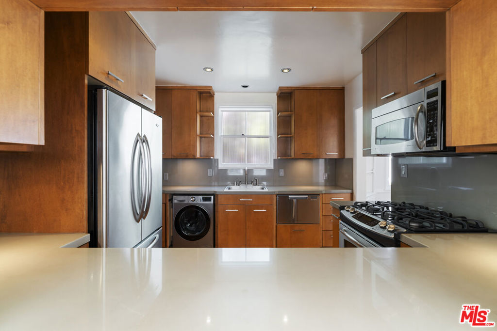 15222 1/2 Dickens Street Property Photo 21