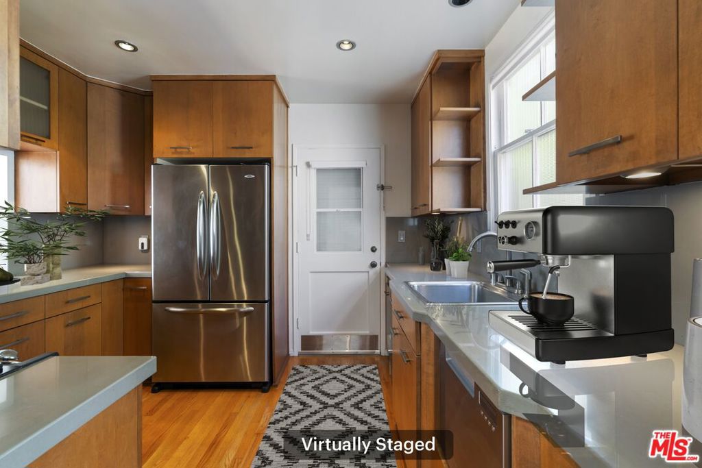 15222 1/2 Dickens Street Property Photo 22