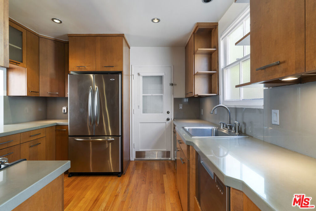 15222 1/2 Dickens Street Property Photo 23
