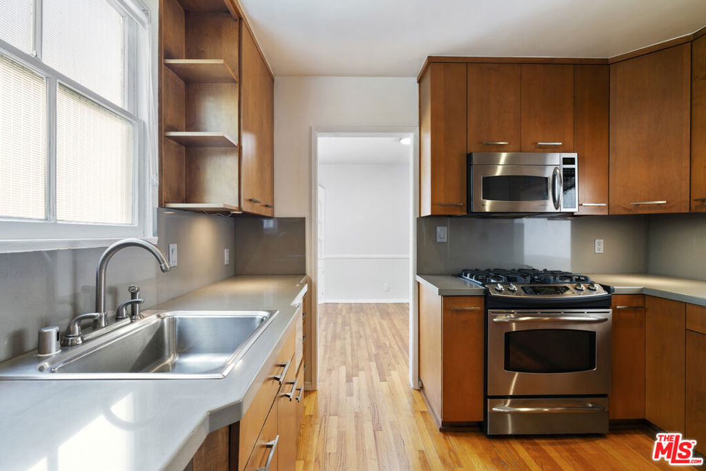 15222 1/2 Dickens Street Property Photo 25