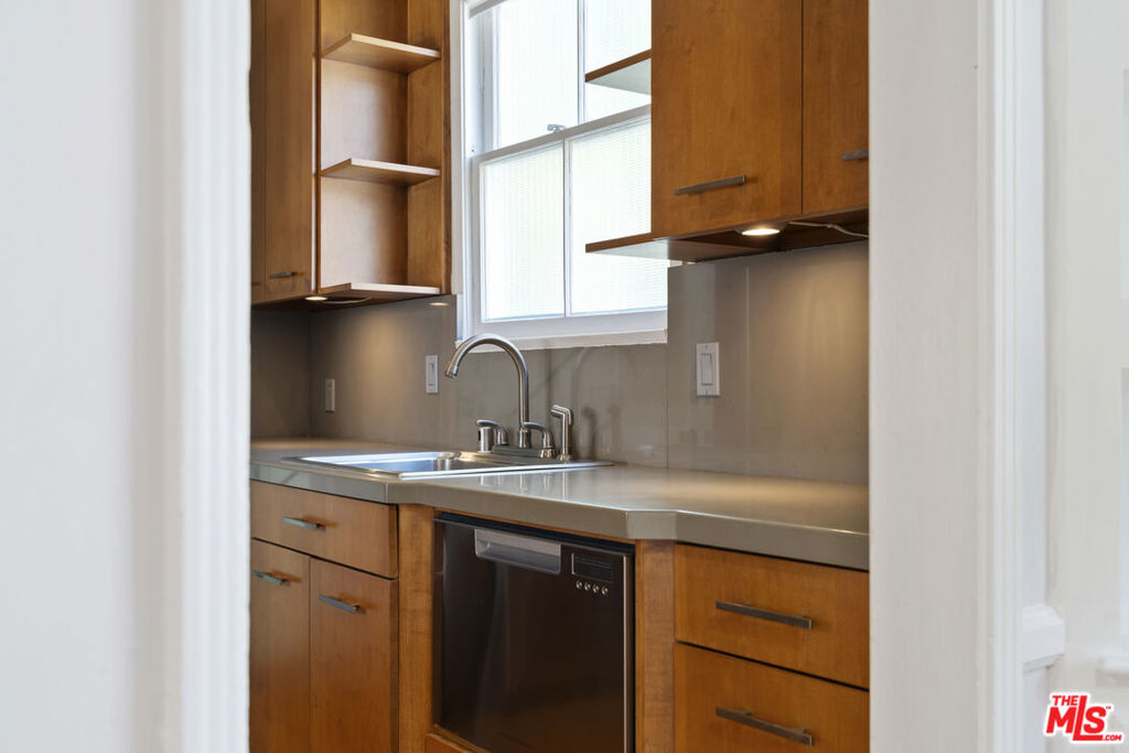 15222 1/2 Dickens Street Property Photo 26
