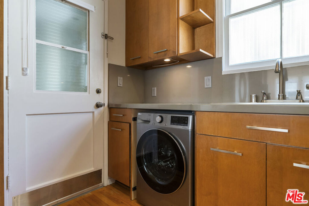 15222 1/2 Dickens Street Property Photo 27