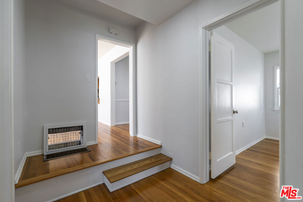 15222 1/2 Dickens Street Property Photo 28