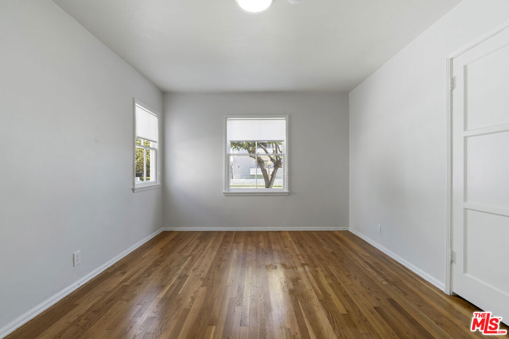 15222 1/2 Dickens Street Property Photo 32