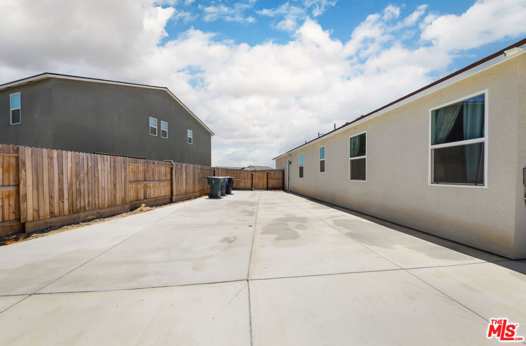 7700 Nigu River Street Property Photo 27