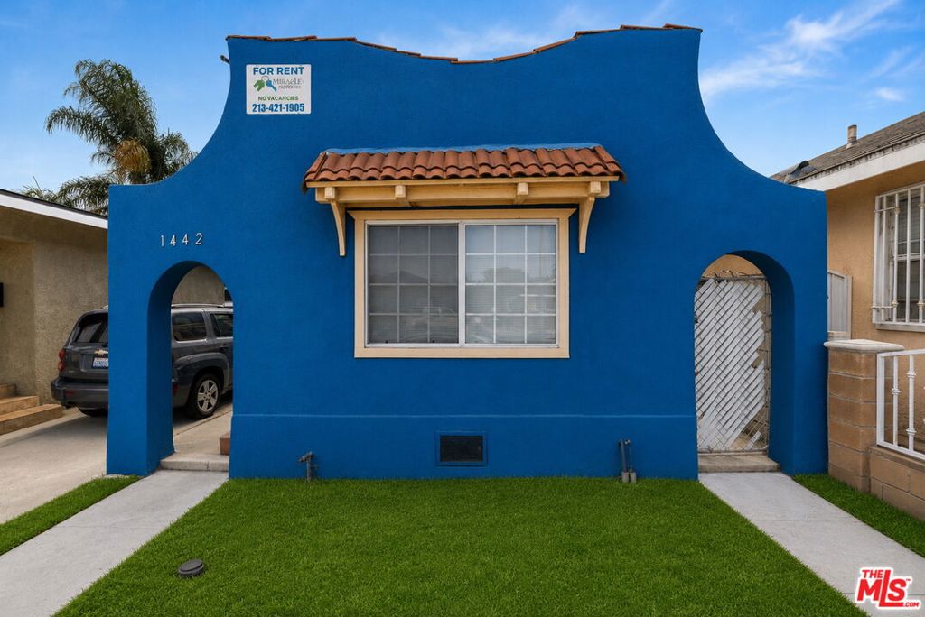 1442 Alamitos Avenue Property Photo 1