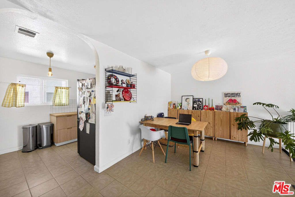 9034 Willis Avenue 14 Property Photo 6
