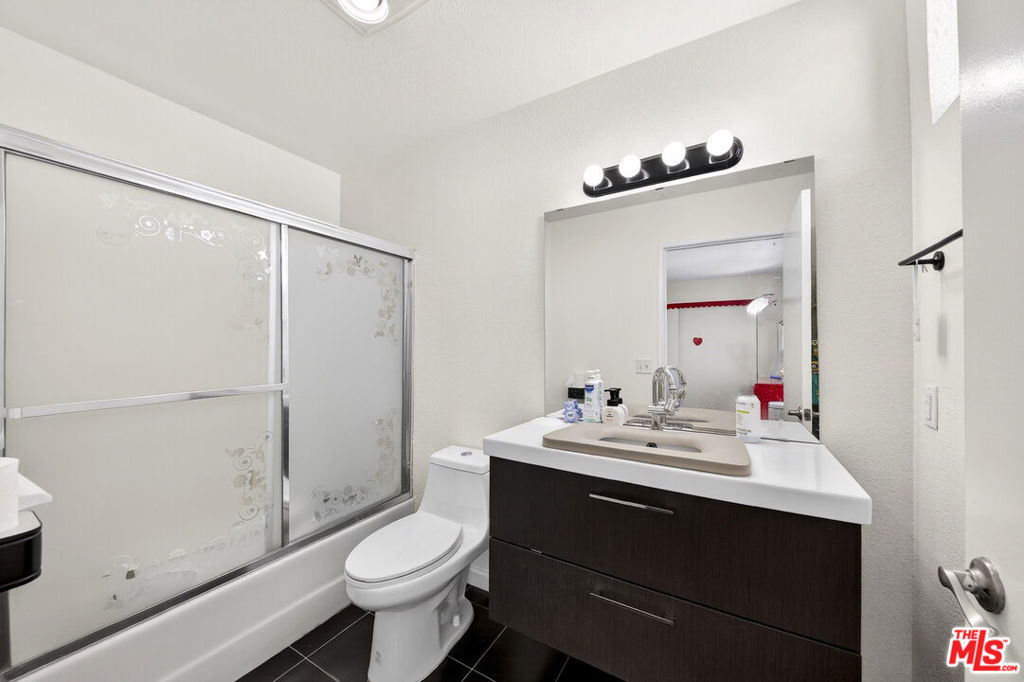 9034 Willis Avenue 14 Property Photo 17