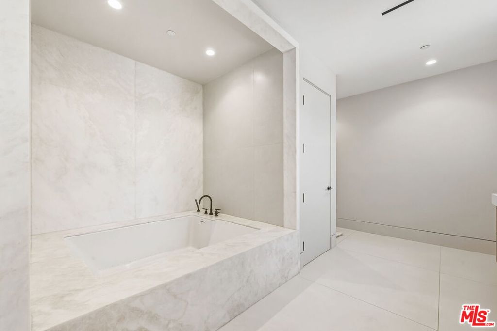 9206 Monte Mar Drive Property Photo 28